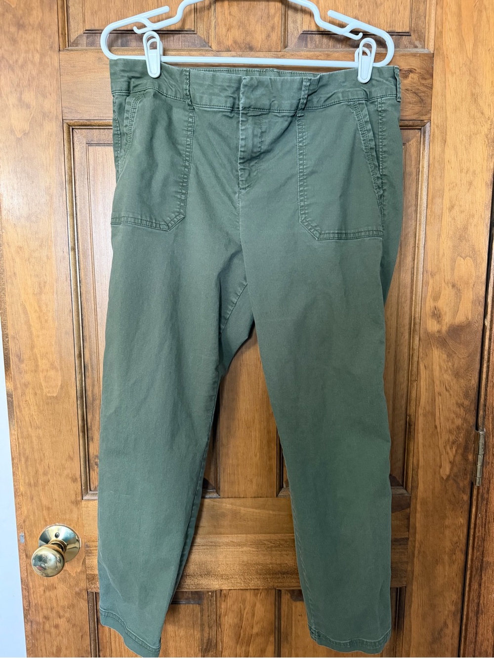 Old Navy Women’s Cargo Pants in Olive